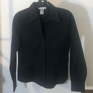 Nine West Flattering Fitted Collar Shirt in Black. Size 10.